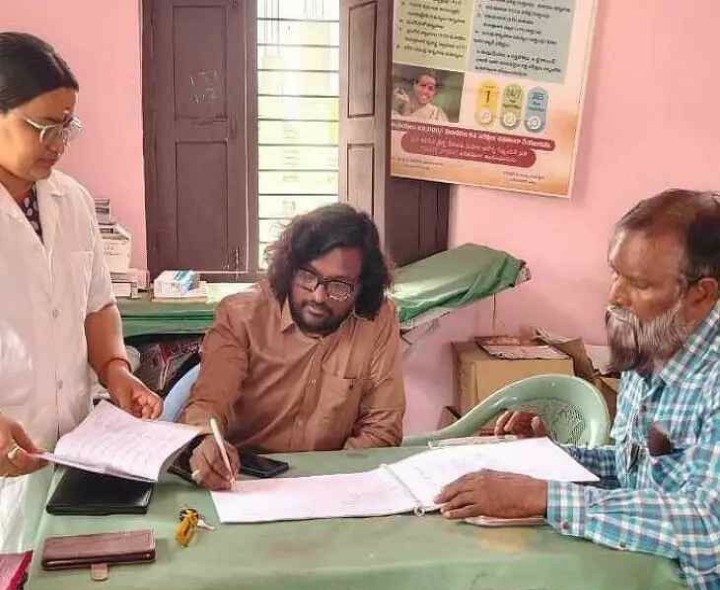 సబ్ సెంటర్‌లను ఆకస్మిక తనిఖీ చేసిన డీఎంహెచ్వో