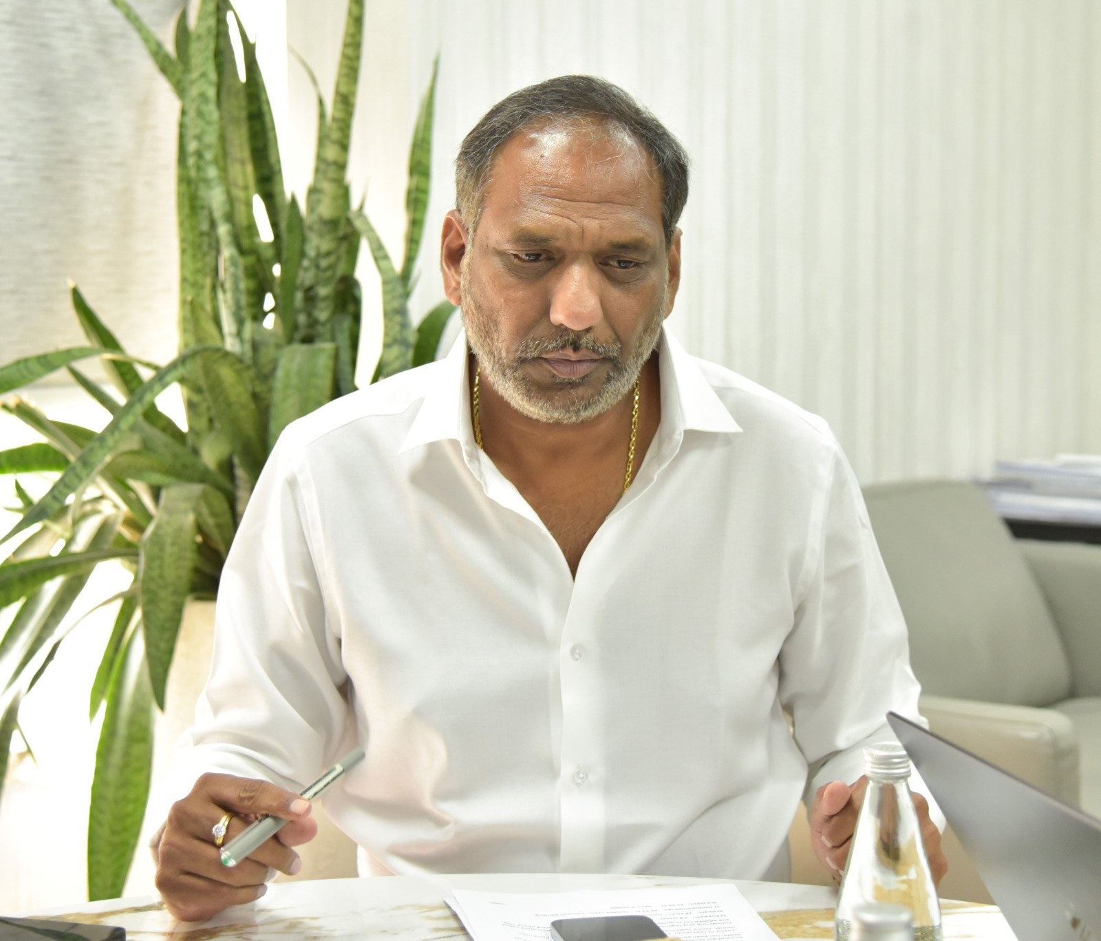 CMRF చెక్కులను పంపిణీ చేసిన గొట్టిపాటి