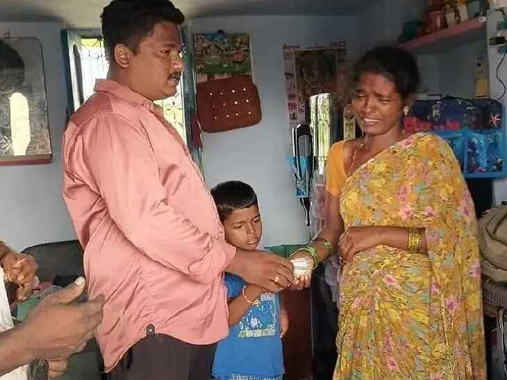 బాధిత కుటుంబానికి ఆర్థిక సాయం