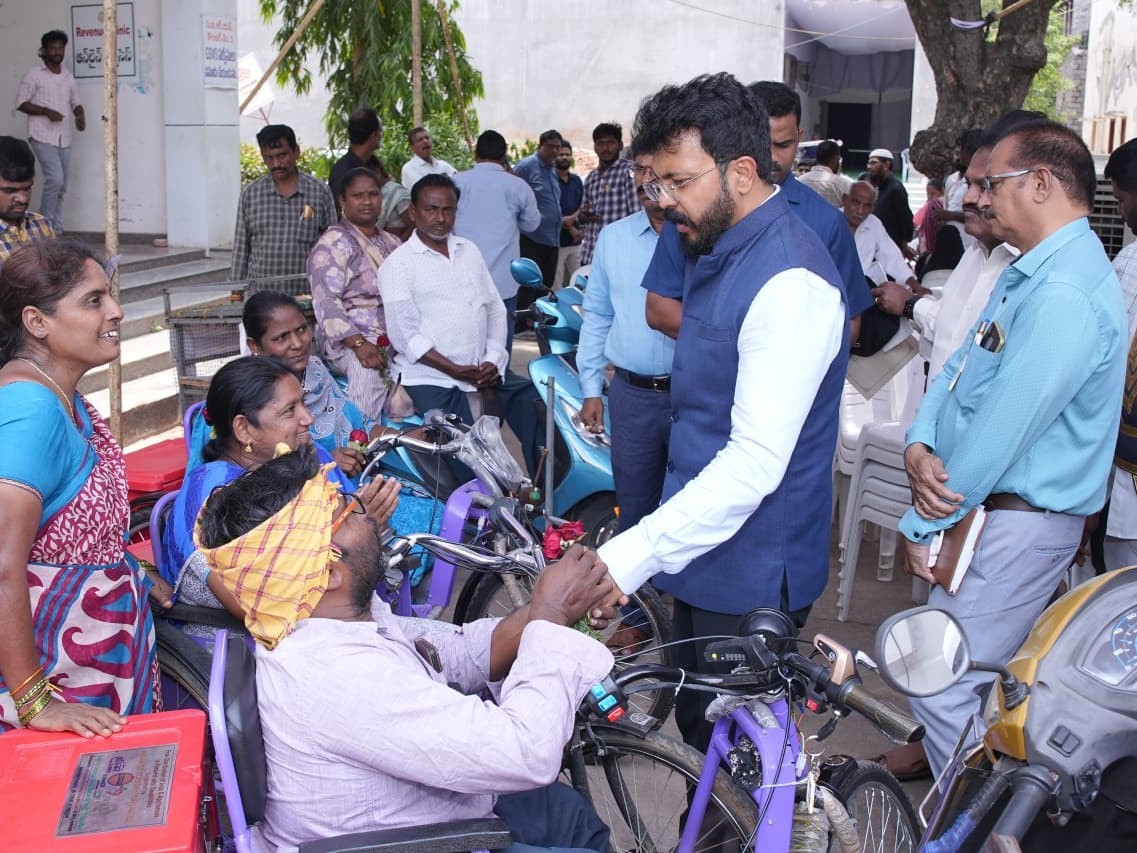 దివ్యాంగుల బ్రతుకుకు భరోసా కల్పిస్తాం: కలెక్టర్