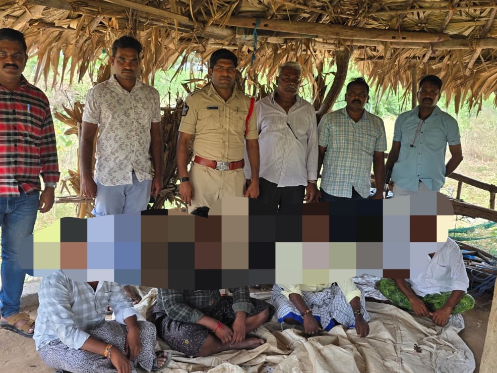 పేకాట ఆడుతున్న నలుగురు అరెస్ట్
