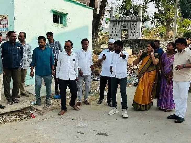 వార్డుల్లో అధికారుల విస్తృత పర్యటన