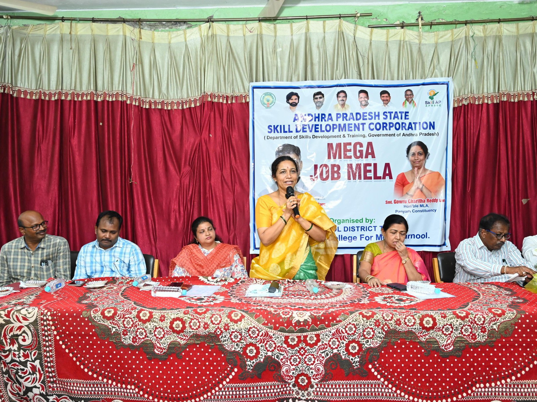 యువత అవకాశాలను అందిపుచ్చుకోవాలి: ఎమ్మెల్యే