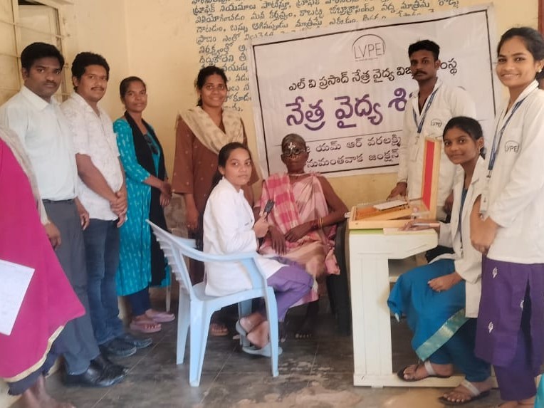 110 మందికి కంటి పరీక్షలు