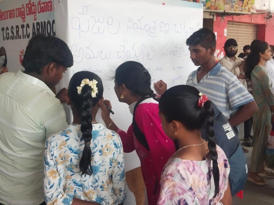 ‘కార్పొరేట్ విద్యాసంస్థల్లో ఫీజు నియంత్రణ చట్టాన్ని అమలు చేయాలి’