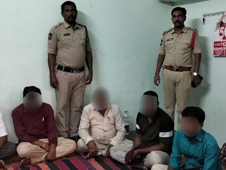 పేకాట రాయులపై మెరుపు దాడులు