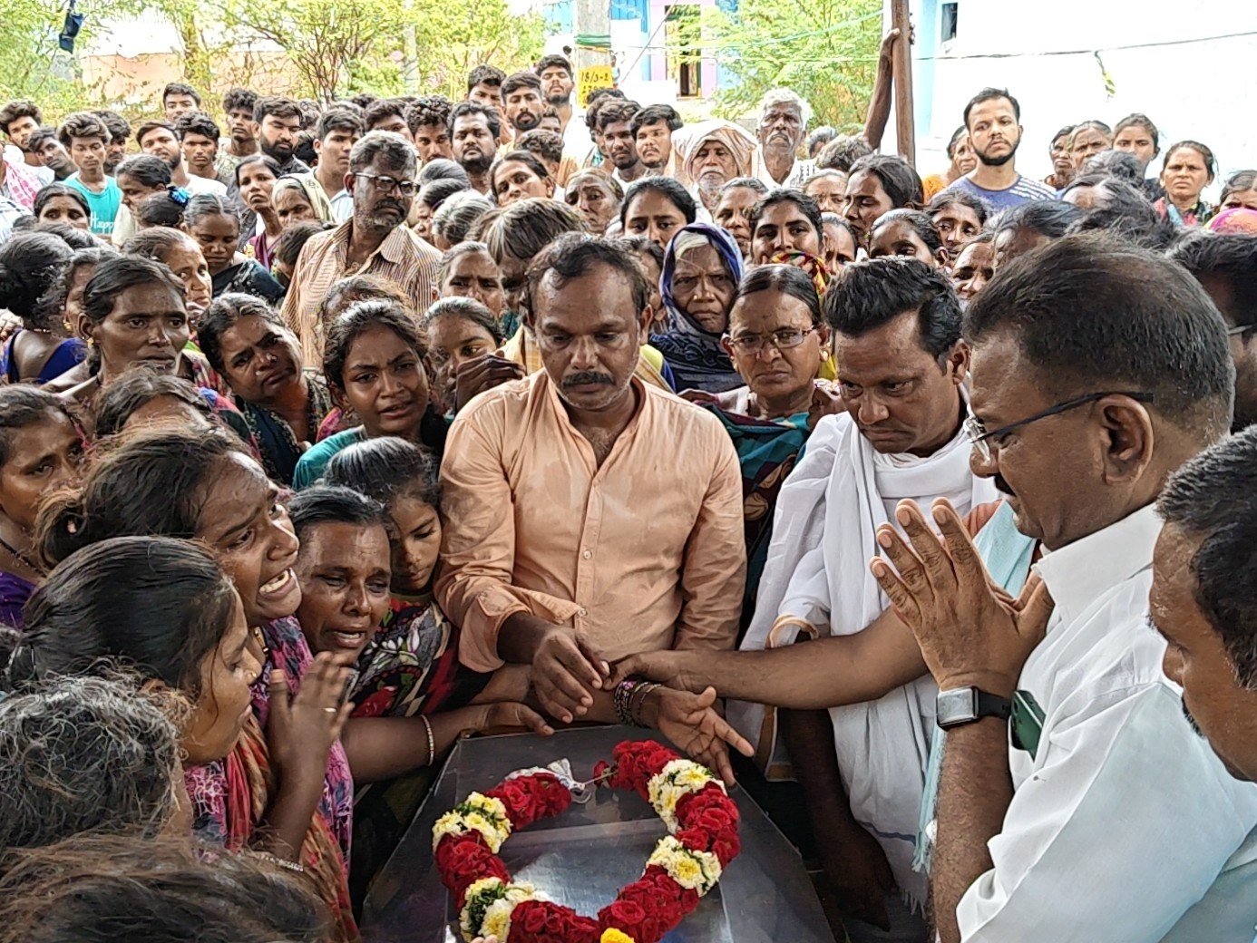 ‘పార్టీ ఒక నిఖార్సైన కార్యకర్తను కోల్పోయింది’