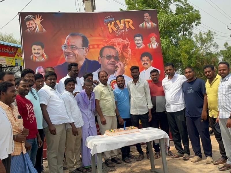 మంత్రికి జన్మదిన శుభాకాంక్షలు తెలిపిన కొత్తపల్లి కాంగ్రెస్ నాయకులు