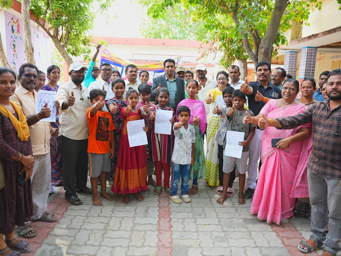 ‘పిల్లలను తల్లిదండ్రులు ప్రభుత్వ పాఠశాలలో చేర్చాలి’