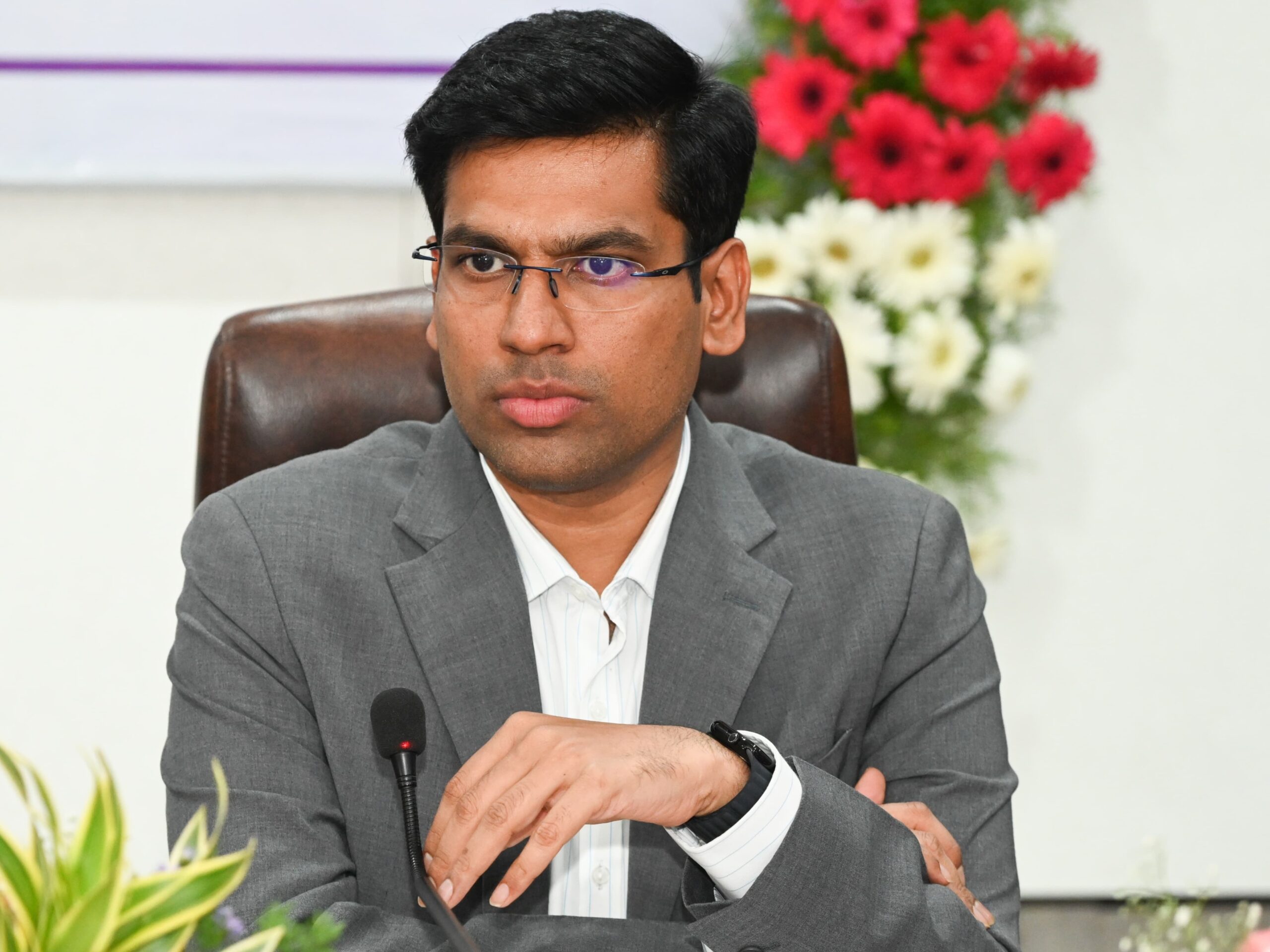 ‘దఫాల వారీగా మామిడి కోతలు చేపట్టాలి’