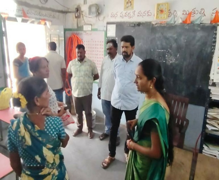 ‘లబ్ధిదారులు తప్పనిసరిగా ‘లైవ్ అథెంటికేషన్’ చేసుకోవాలి’