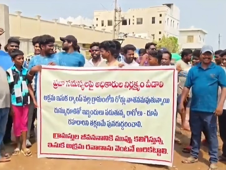 ఇసుక లారీల ధాటికి అధ్వానంగా మారిన రోడ్లు