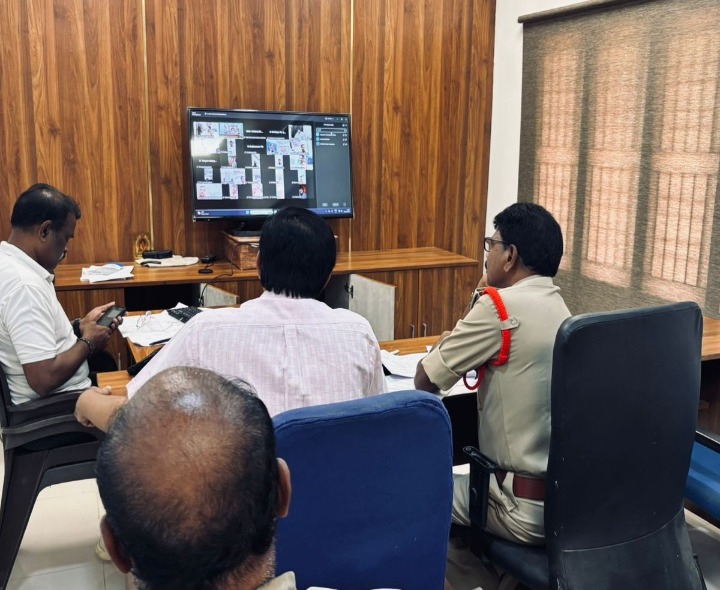 కోర్టు మానిటరింగ్ సెల్ సభ్యులతో సమీక్ష