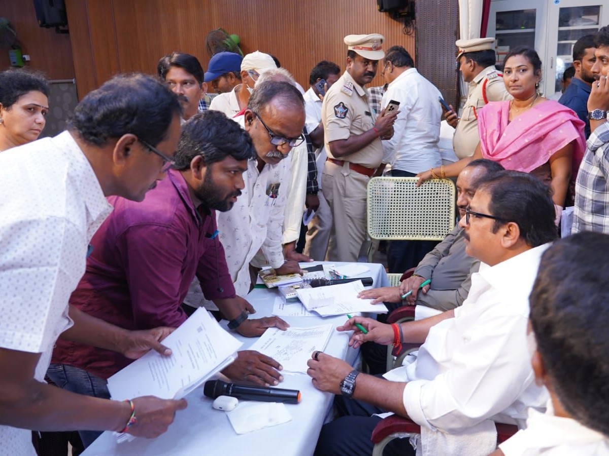 ప్రజా సమస్యల పరిష్కారానికి ప్రభుత్వం ప్రత్యేక దృష్టి
