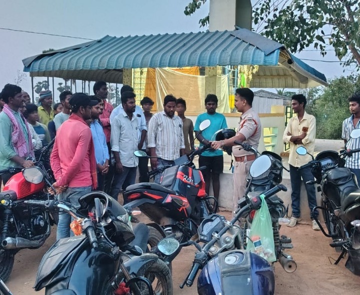 వాహనదారులకు పోలీసుల సూచనలు