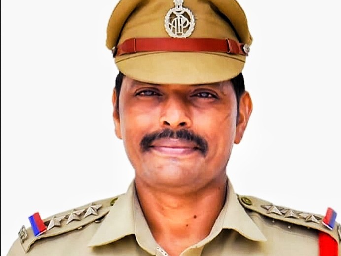 అక్రమ పశువుల రవాణాపై పోలీసుల నిఘా