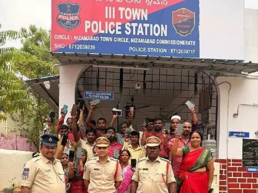 21 ఫోన్లు బాధితులకు అప్పగింత