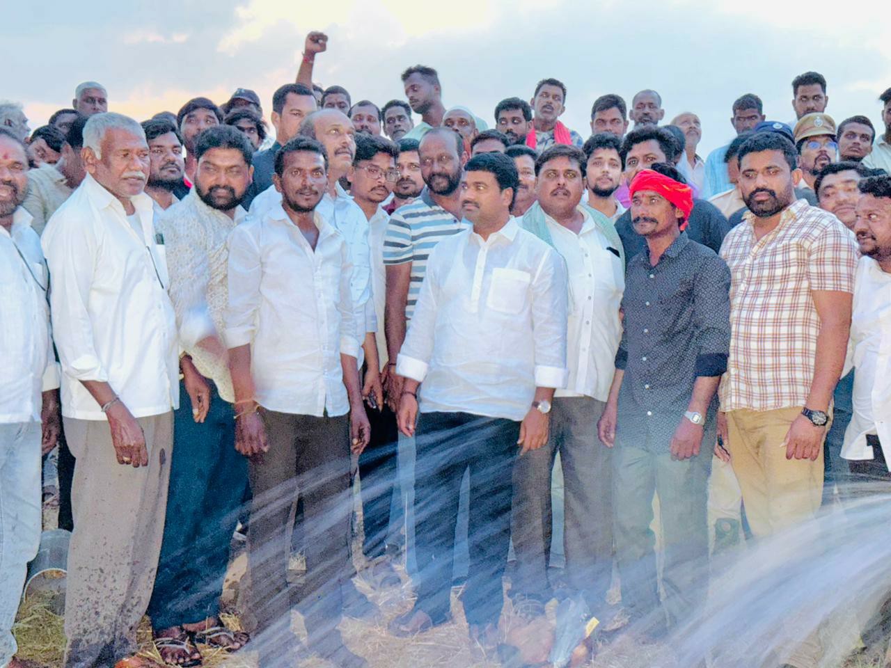 కాలిన ఈత వనానికి ఎమ్మెల్యే సత్వర సహాయం