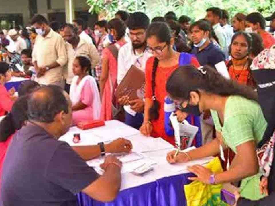పులివెందులలో జాబ్ మేళా