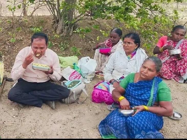 ఉపాధి హామీ కూలీలతో భోజనం చేసిన ఎంపీడీవో