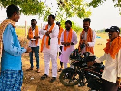 కొనుగోలు కేంద్రాన్ని సందర్శించిన బీజేపీ శ్రేణులు