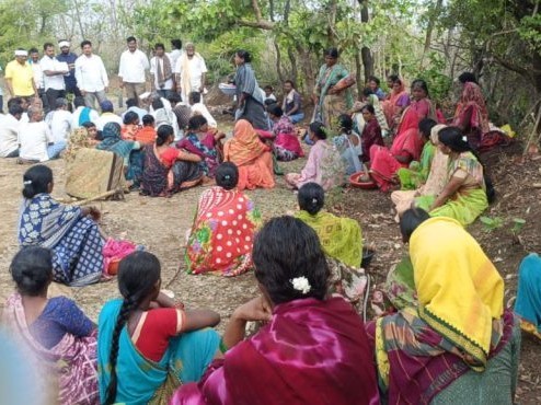 ఉపాది కూలీలకు అవగాహన కల్పించిన ఎంపీడీఓ