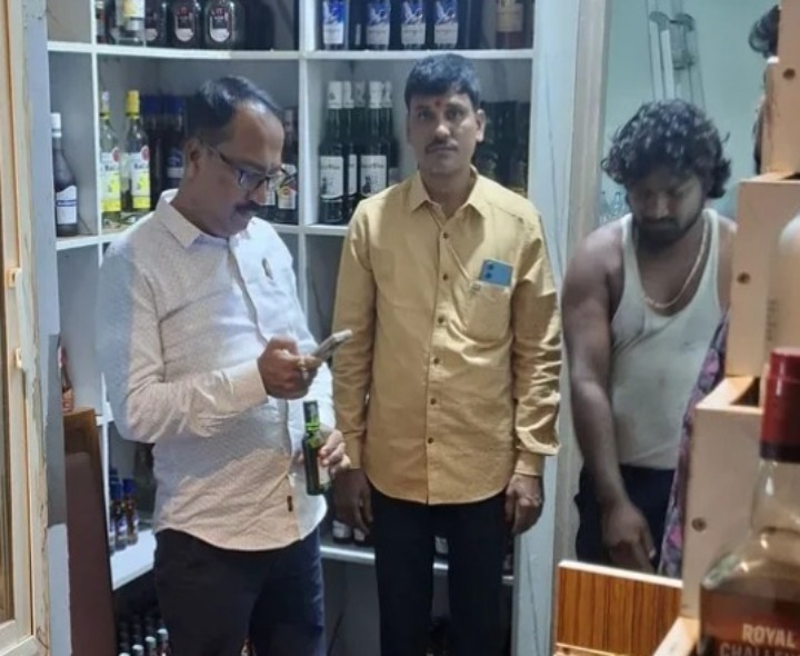 కర్నూలులో బార్లపై ఆబ్కారీ శాఖ ఆకస్మిక తనిఖీలు