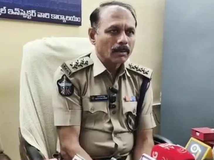 గూగుల్ మ్యాప్ పెట్టుకుని కన్ఫూజ్.. కాలువలోకి కారు