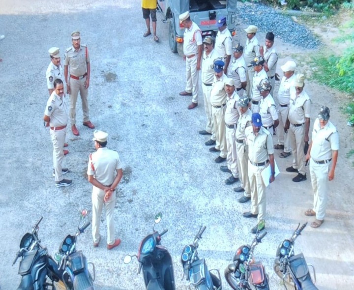 కంభంలో పోలీసుల కార్డాన్ సెర్చ్