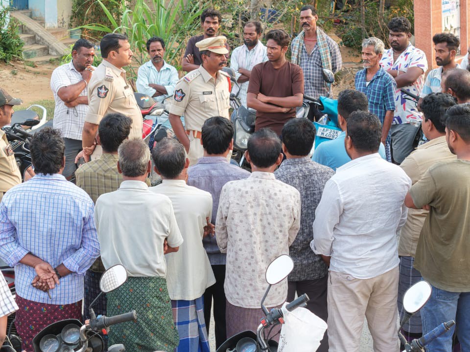 కార్డాన్ సెర్చ్‌లో 33 వాహనాలు సీజ్
