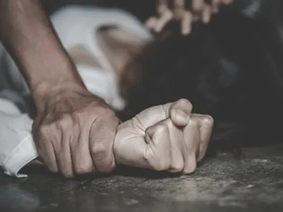 సమాజం సిగ్గుతో తలదించుకునే ఘటన ఇది..!