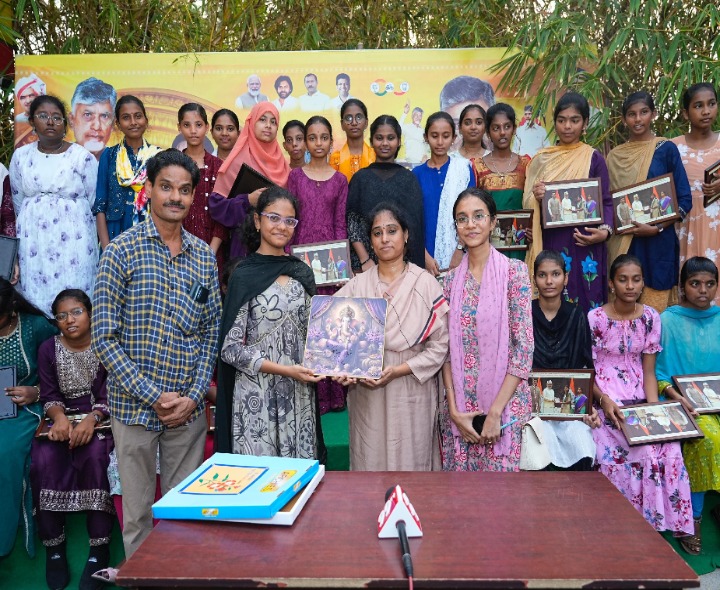 విద్యా వ్యవస్థలో విఫవాత్మక మార్పులు: ఎమ్మెల్యే