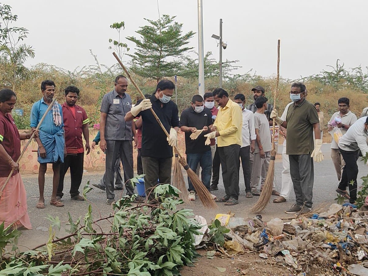 పరిసరాలను పరిశుభ్రంగా ఉంచుకోండి: ఎమ్మెల్యే