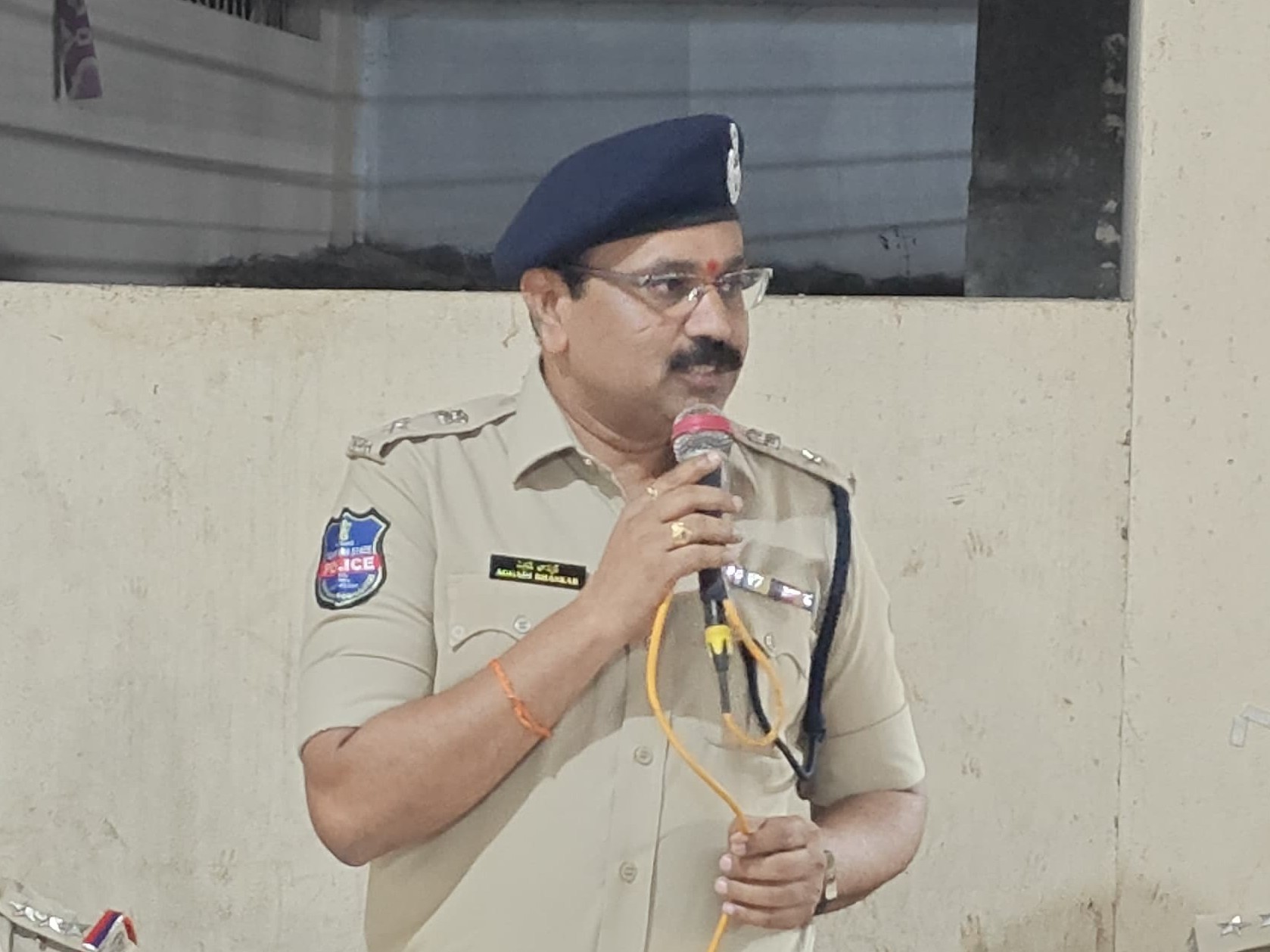 ‘అద్దెకు ఉండే వారి పూర్తి వివరాలు తెలుసుకోవాలి’