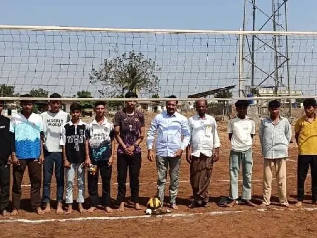 లక్ష్మీనాయక్ తండాలో వాలీబాల్ టోర్నమెంట్  ప్రారంభం