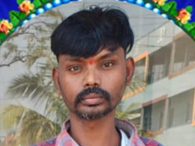 వడదెబ్బతో రికార్డ్ అసిస్టెంట్ మృతి