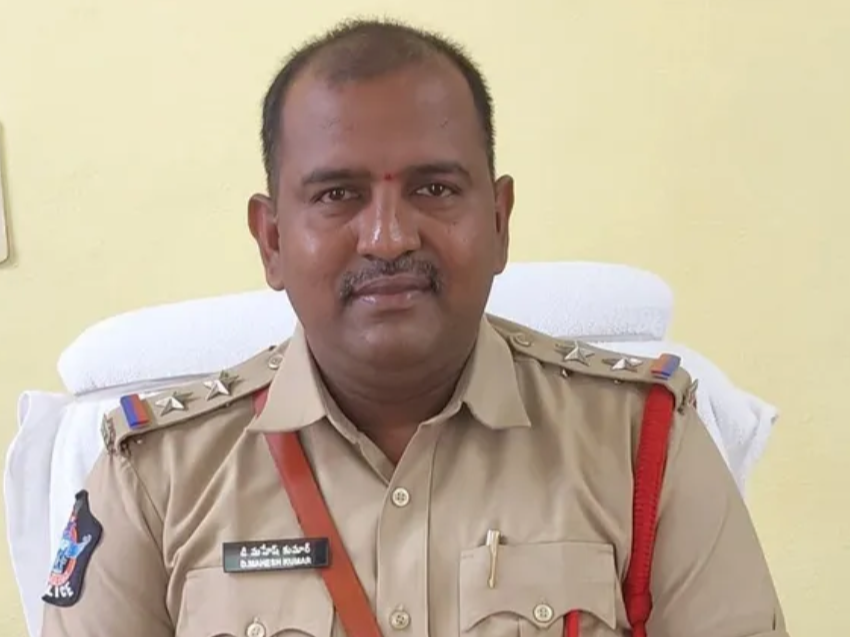 మహిళ వద్ద మద్యం సీసాల స్వాధీనం