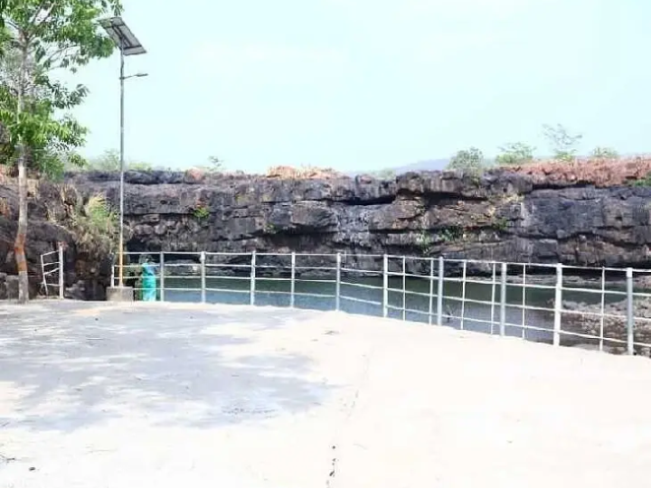 ఎండలతో వెలవెలబోతున్న బోగత జలపాతం