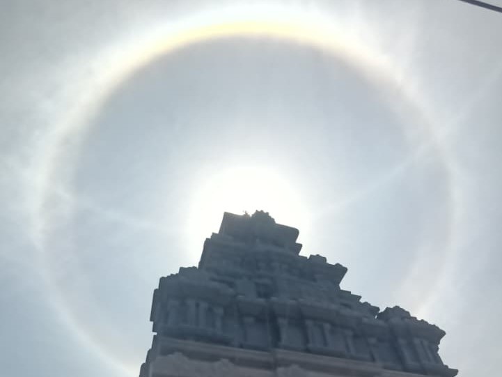 శివాలయం దగ్గర ఒక అద్భుత చిత్రం