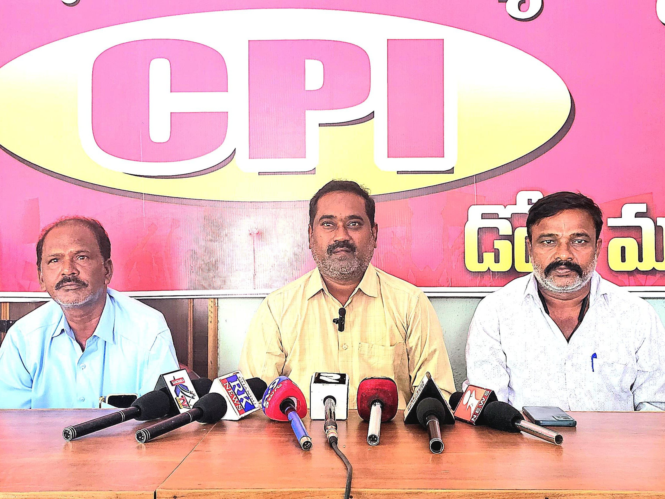 ‘కాంట్రాక్టు ఉద్యోగుల సమస్యలు పరిష్కరించాలి’