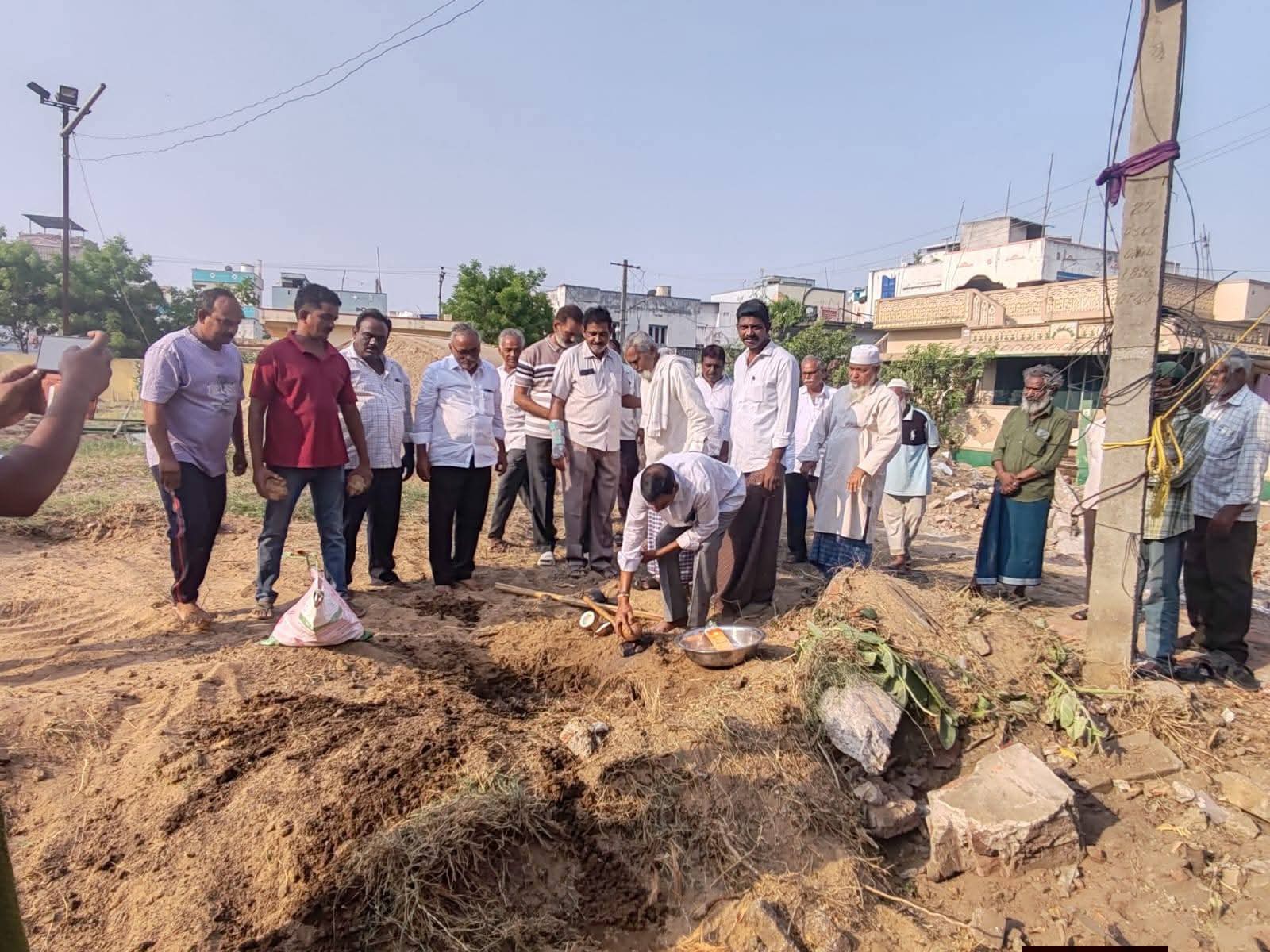 నూతక్కిలో స్మశాన వాటిక అభివృద్ధికి శ్రీకారం!
