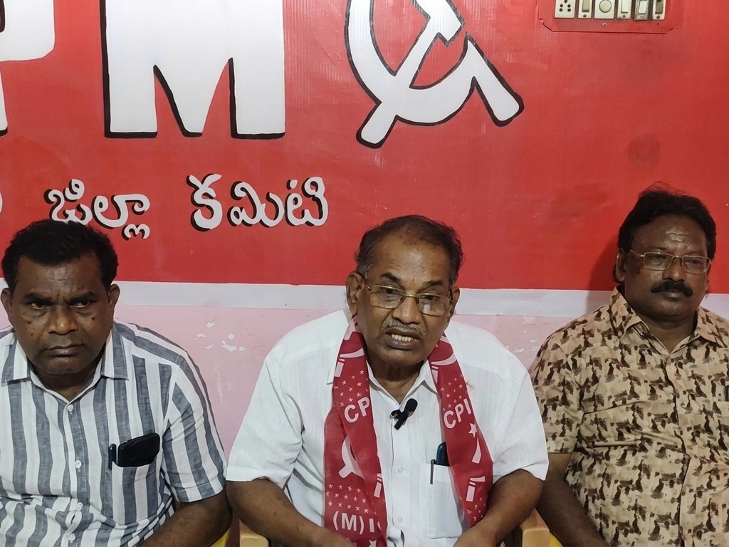 ‘సేకరించిన భూముల్లో అభివృద్ధి శూన్యం’