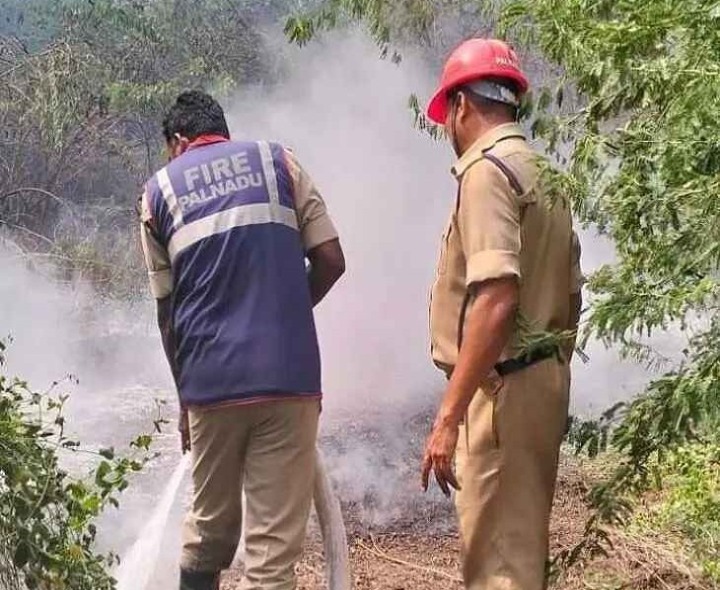 భారీ అగ్ని ప్రమాదం.. రైతు ఆవేదన