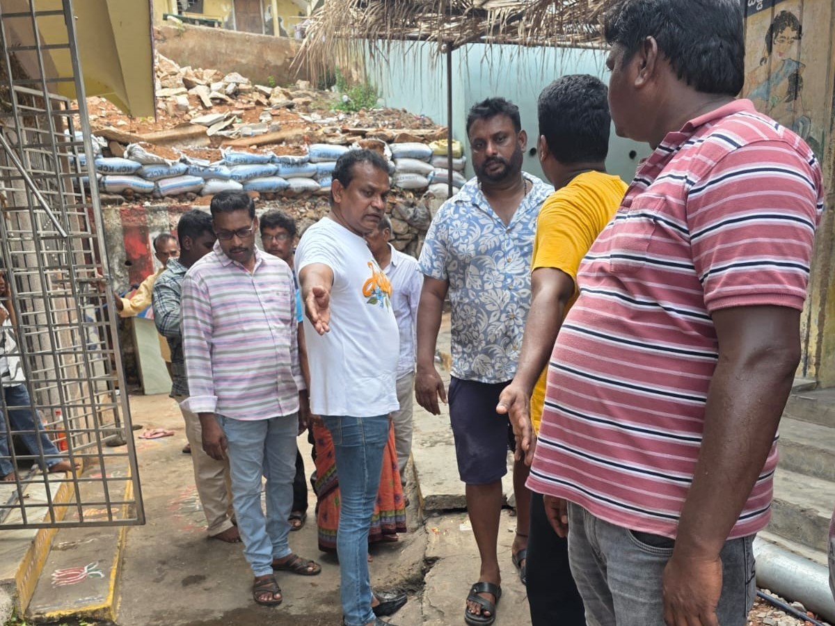 ప్రజా సేవే లక్ష్యం: మాజీ కార్పొరేటర్