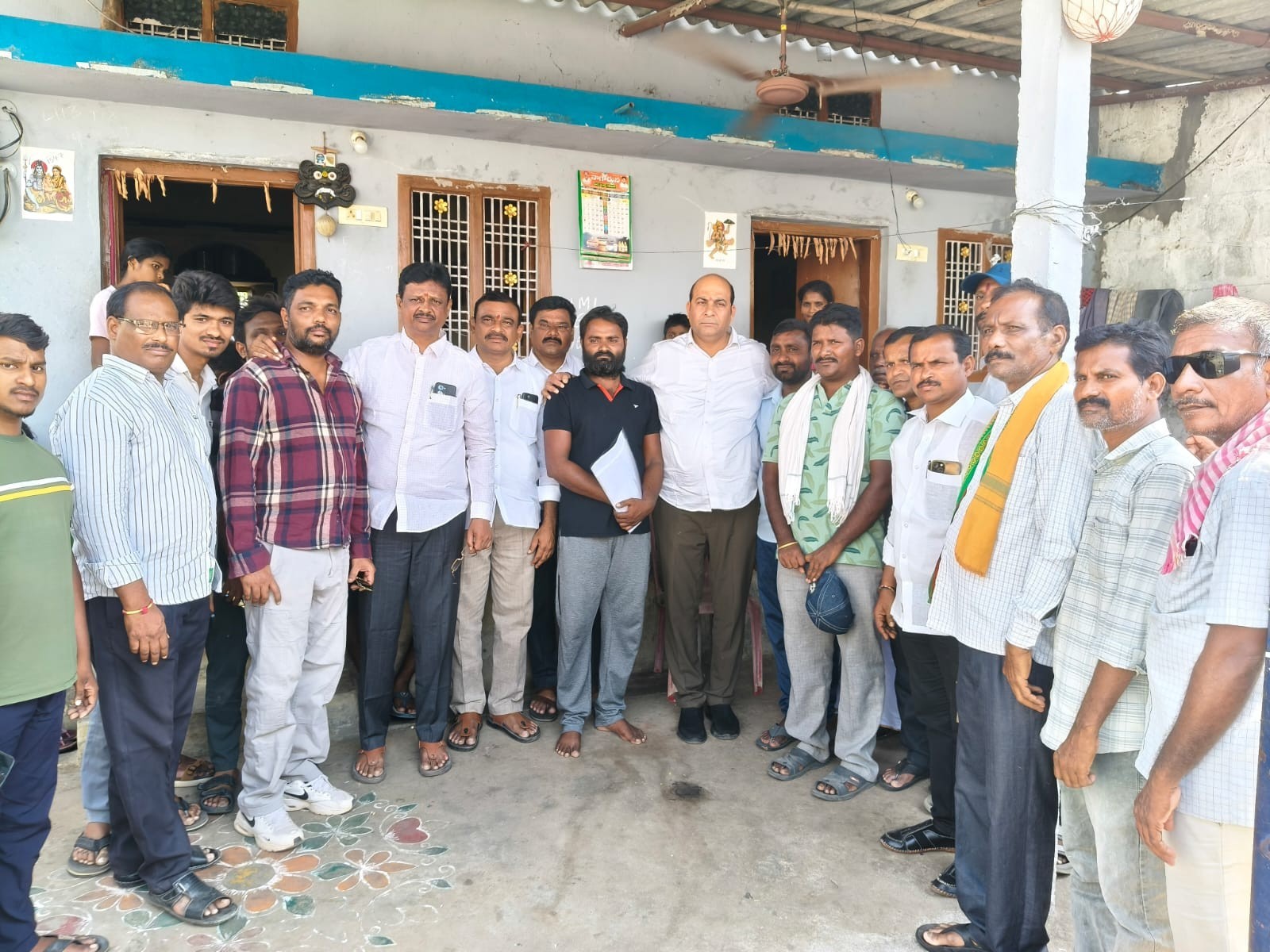 బాలే నర్సయ్య కుటుంబానికి బీఆర్ఎస్ నేత పరామర్శ