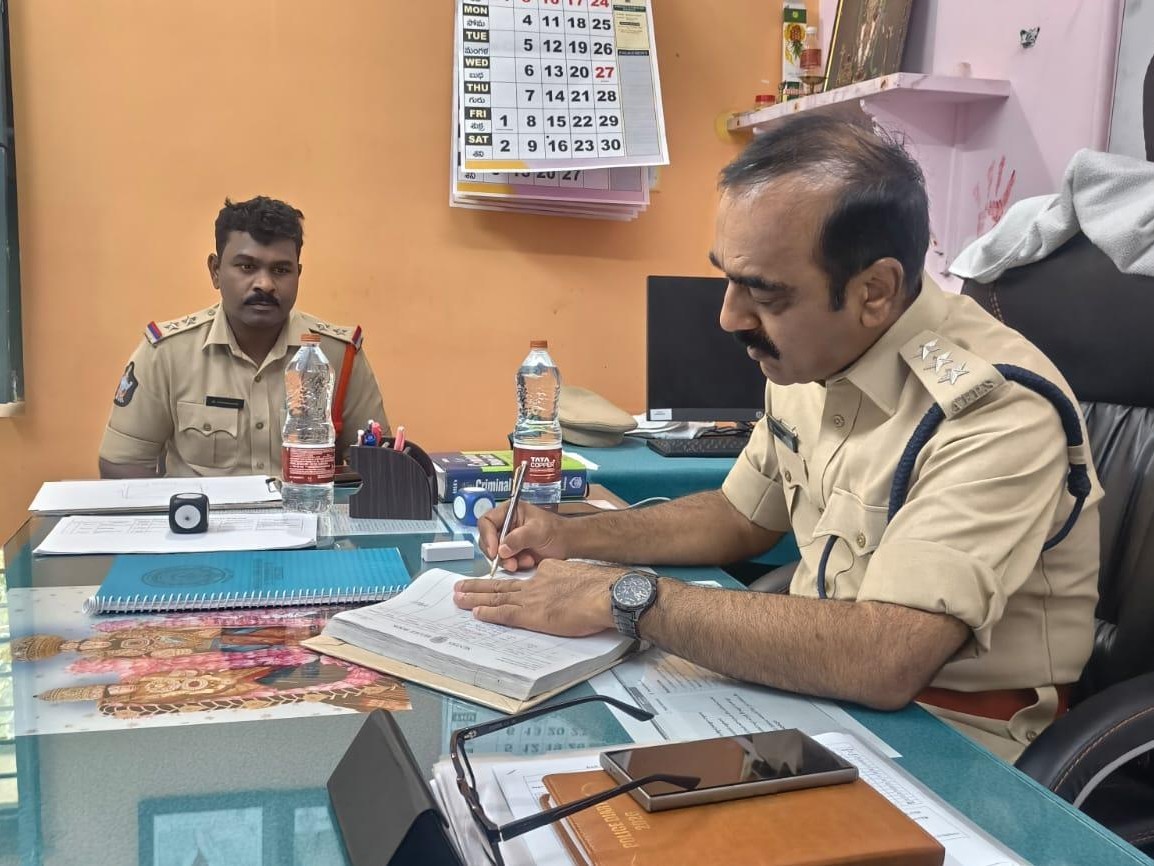 పెనుమూరు పోలీస్ స్టేషన్ తనిఖీ