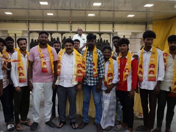 టీడీపీలోకి చేరిన నారాయణవనం యువత