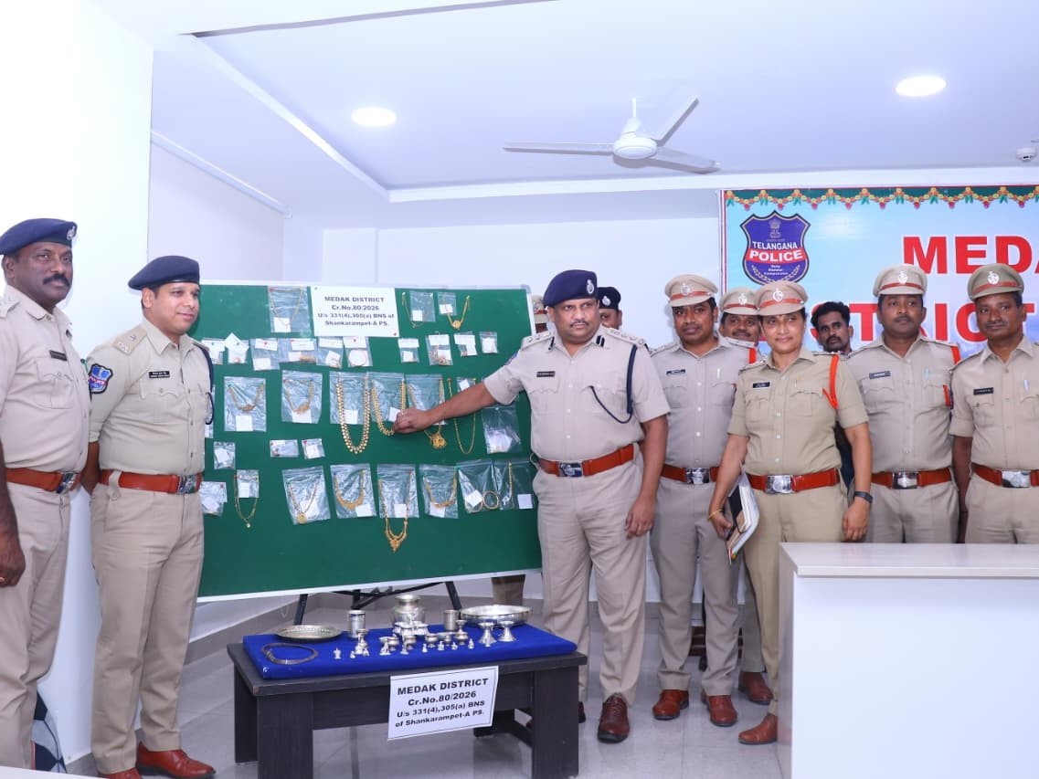 ఇద్దరు దొంగల అరెస్టు.. 929.7 గ్రాముల బంగారం స్వాధీనం