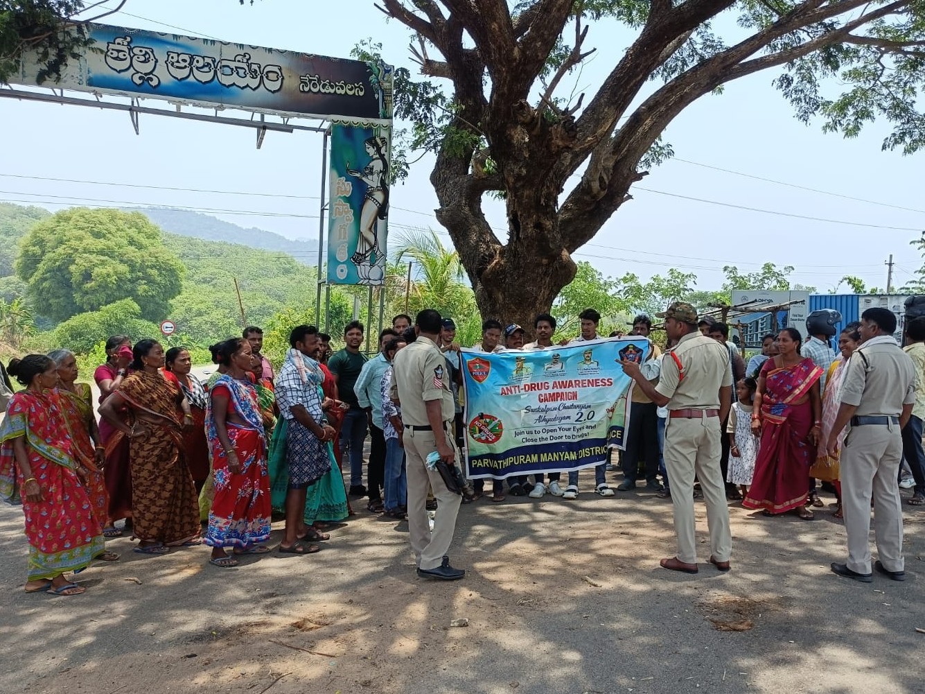కురుపాంలో వాహనాల తనిఖీలు