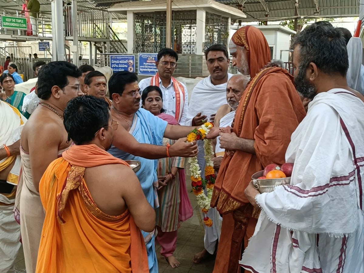 వేములవాడలో అద్వైతానంద భారతి స్వామిజీ